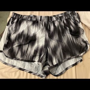 Old Navy Active running shorts